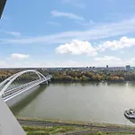 Luxury Eurovea Tower - Danube & Castle