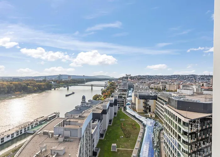 Luxury Eurovea Tower - Danube & Castle 아파트